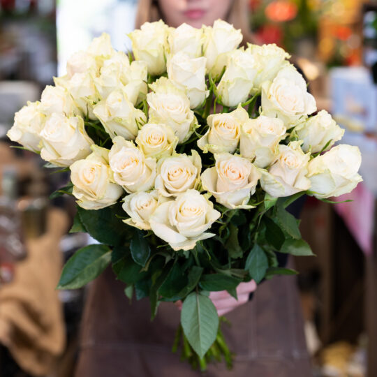 Grand bouquet de roses blanches - Fleurs Et Création Fleuriste